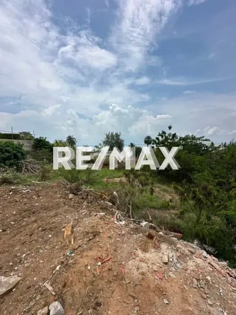 TERRENO EN VENTA AV. El Milagro