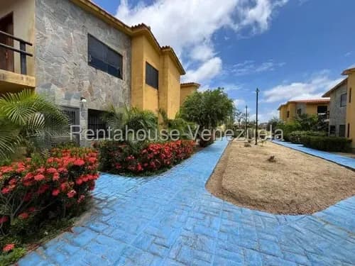 En Venta Lindo Y Comodo Apartamento En Ciudad Flamingo Chichiriviche, Diana C, 26-13757