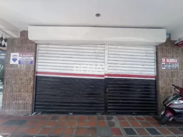 En Alquiler Local Comercial Calle Comercio del Centro de Punto Fijo