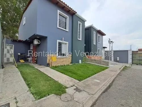 Iris Marín Vende Hermosa Casa De 2 Plantas Ubicada En Cabudare En Conjunto Privado De Solo 12 Casas