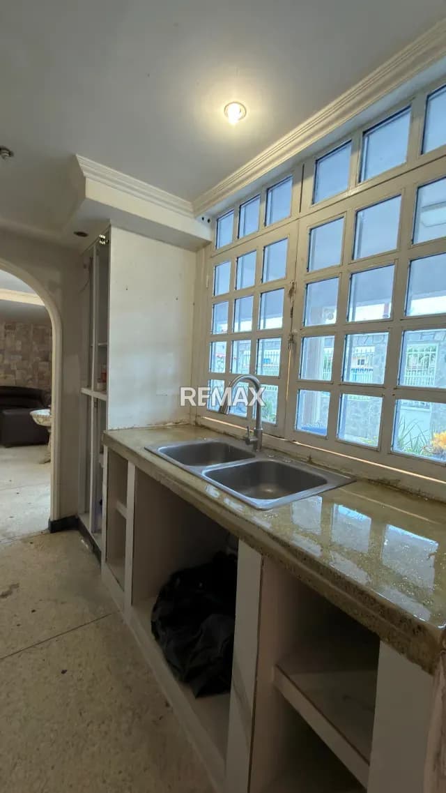 Se alquila casa en la fundación