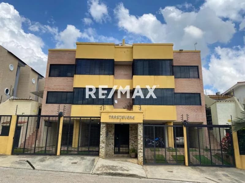 Venta de apartoquinta en Altos del Parral - Res. Trastevere