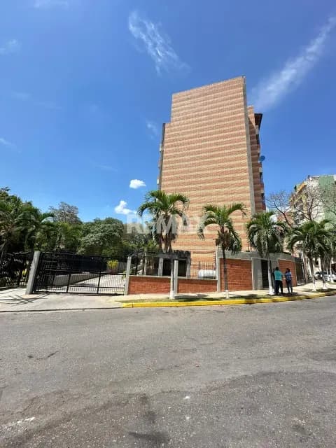 APARTAMENTO EN VENTA EN LOS NISPEROS, RES. EL ALMENDRON SUITES