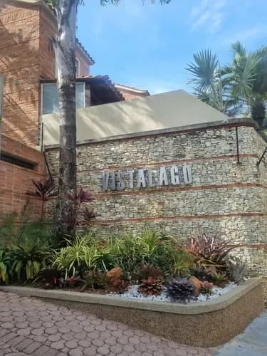 Townhouse En Alquiler En Altos De Guataparo Residencias Vista Lago Valencia Quevedo