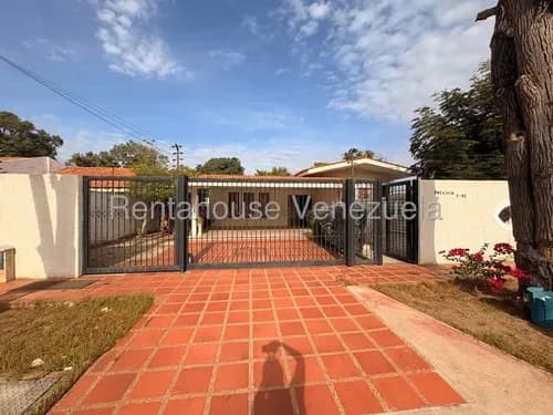 Casa En Venta, Zona Oeste, Urb. Irama. He