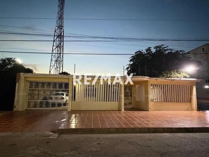 VENDE CASA URB. LA COROMOTO ZONA SUR