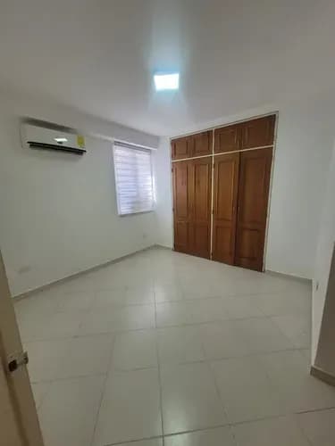 Apartamento En Alquiler En Piso Medio Con Inversor Eléctrico, Pozo De Agua, Dos Puestos Techados Y Maletero Residencias Millennium, Urbanización El Bosque