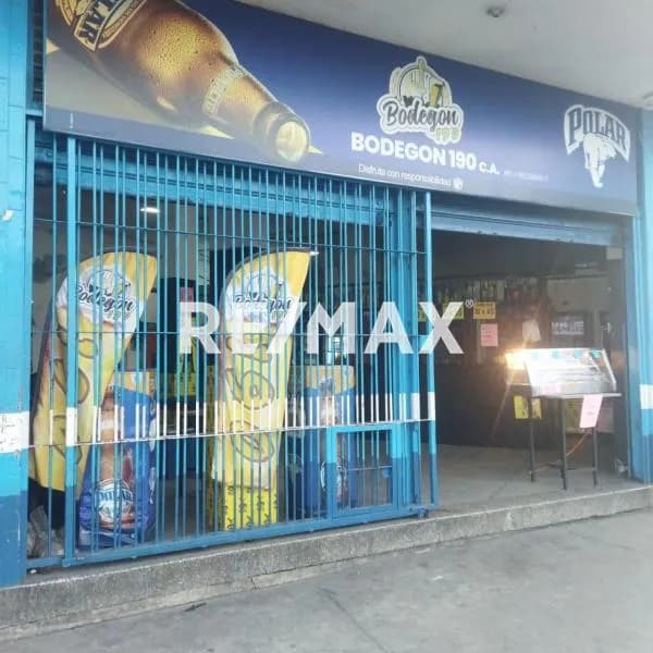 EN LA AVENIDA UNIVERSIDAD SE VENDE FONDO DE COMERCIO DE LICORES Y ALIMENTOS EN NAGUANAGUA ESQUINA DE ALTO TRÁFICO EN AVENIDA 190