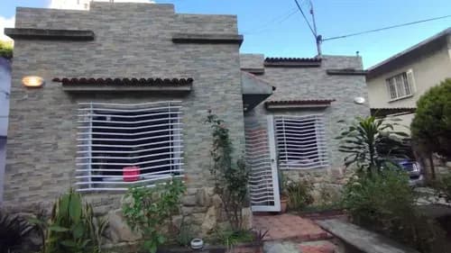 Los Palos Grandes / Casa / Venta / 317 M2 / 3h- 3b - 10pe / Ref: 460.000 (eg)
