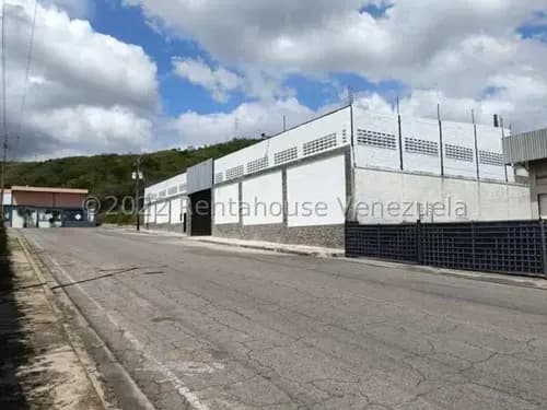 Espectacular Conjunto Industrial A Estrenar Con Galpones, Oficinas, Patio De Carga Y Area De Servicio. Ubicado En La Mejor Zona Industrial Comercial De Todo El Estado Carabobo.