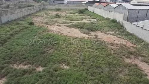 Daniela Linarez Vende Amplio Terreno Totalmente Cercado Con Una Superficie De 6241 Mts2, Amplios Portones, Ubicación Privilegiada En La Zona Industrial 2 Barquisimeto