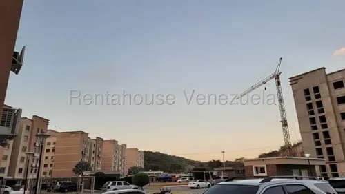 Karen Burgos Vende Excelente Apartamento En Ciudad Roca Al Este De Barquisimeto, En Obra Blanca, Cód. 26-12514, Vigilancia 24/7.
