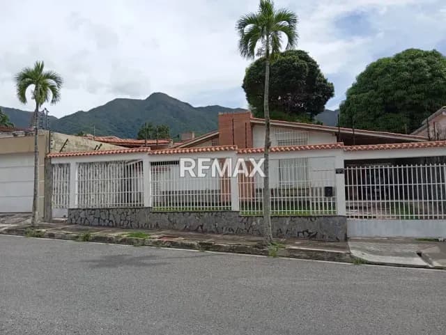 EN VENTA CASA QUINTA URB. EL CASTAÑO MARACAY