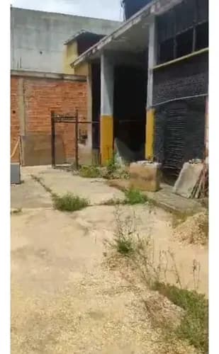 Se Alquila Galpón O Local En El Viñedo 575m2