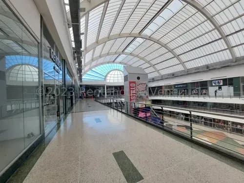 Local En Alquiler En Cc Las Américas Maracay Excelente Ubicación Cerca Del Cine Excelente Punto Comercial Nela 24-910