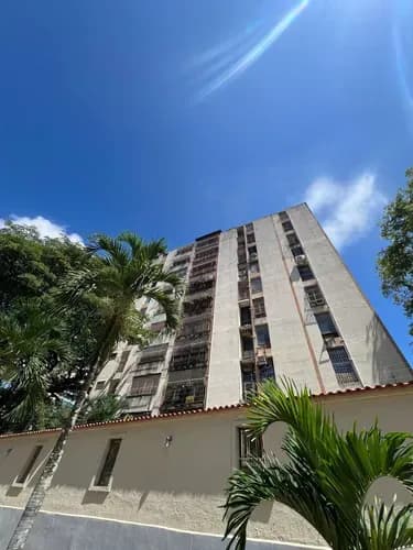 Global Vende Amplio Apartamento En Urbanización Prebo, Sabana Larga. Edificio Parque Los Mangos.