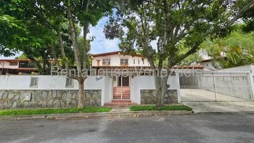 Espaciosa Casa En Venta En Colinas De Los Ruices Yr2523987