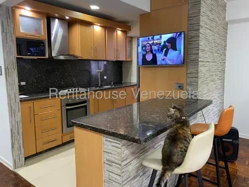Bello Apartamento En La Urbina De 136mts2 En Calle Cerrada Hg 26-19058