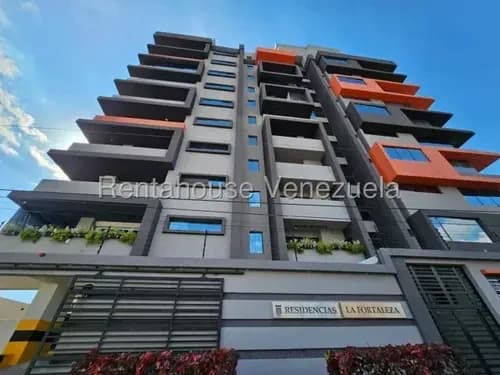 Oportunidad Única Apartamento En Venta Urb. La Soledad, Para Remodelar A Su Gusto, Con Una Excelente Distribución Y Amplios Espacios 26-13228 Hc