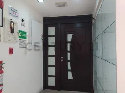 Amplia oficina con deposito en PB TC