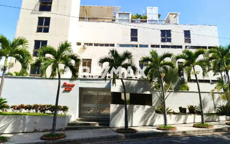 Apartamento en Venta Alquiler Urb Chulavista, 87M2,1H,1B,1E,1M 25-123