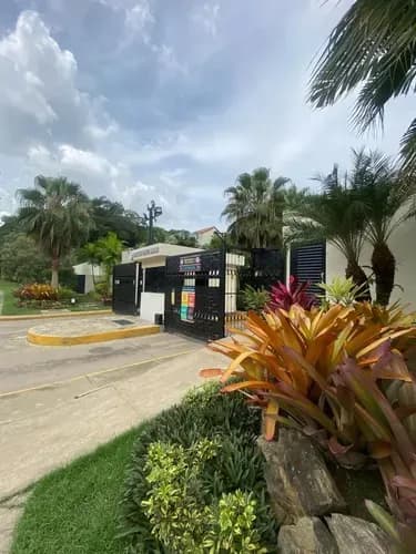 Amplio Y Hermoso Tonw House En Venta Excelente Ubicacion Tazajal
