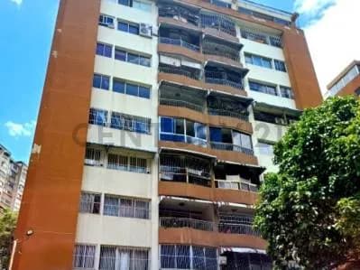 AMPLIO Y LUMINOSO APARTAMENTO EN LA URBINA PARA ADAPTAR A SU GUSTO