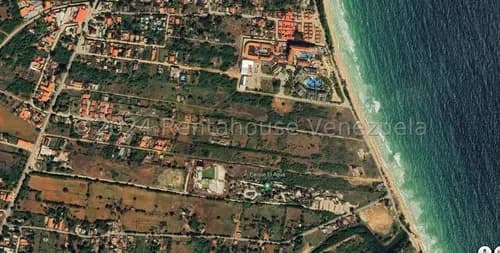 Este Extenso Terreno De 5000 M2 Se Encuentra A 400m2de La Orilla De Playa En El Cardón, Al Lado De Parque El Agua, En Una De Las Mejores Zonas Turisticas Y Hoteleras De Magarita. Mas