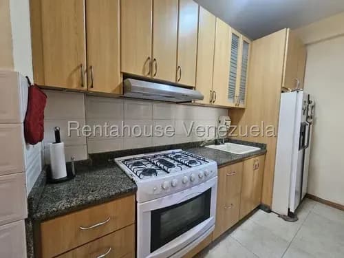 Este Apartamento Tiene Todo. En Los Chaguaramos 26-21189 Jca