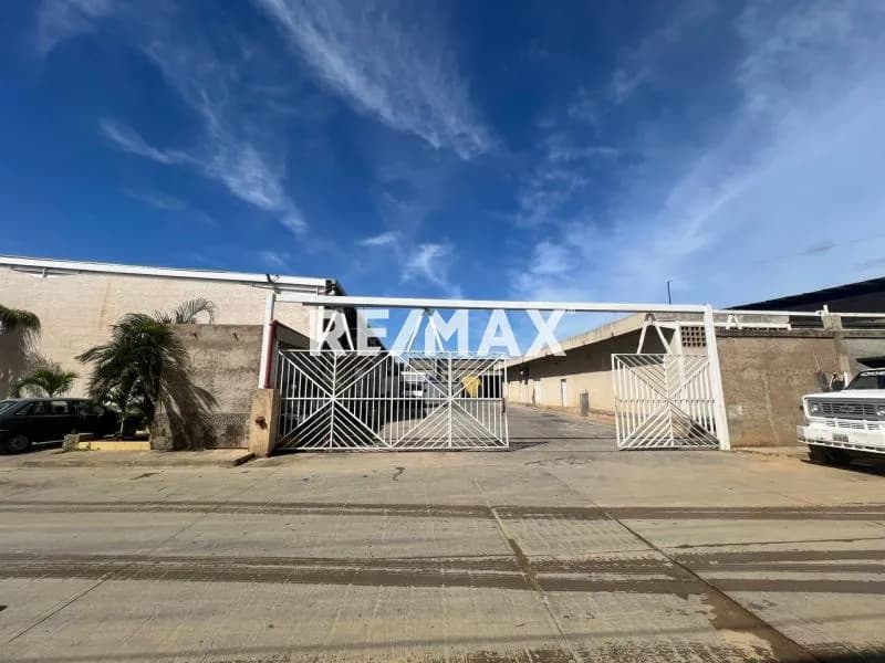 EN VENTA AMPLIO GALPÓN EN LA AV. JUAN BAUTISTA ARISMENDI - ISLA DE MARGARITA