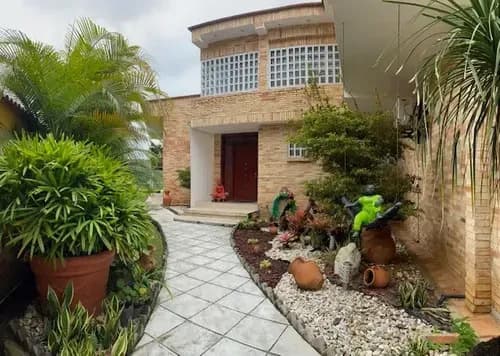 Excelente Casa En La Urbanización La Lagunita Country Club