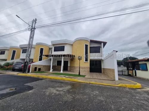 En Venta Casa Tipo Th En Turmero Urbanizacion Privada Mm 25-795