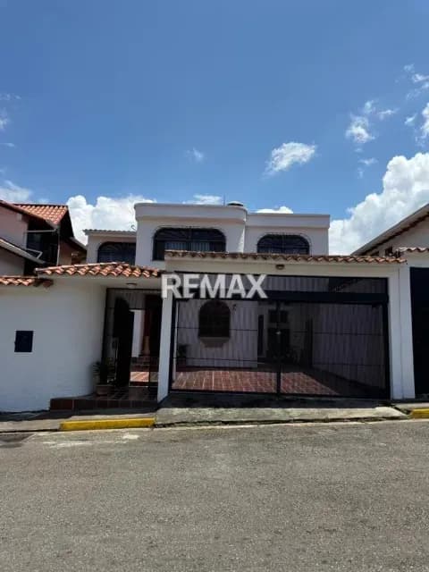 Casa en venta, Pueblo Nuevo urbanización privada Agua clara
