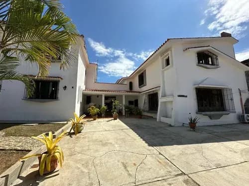 U-2368. Alexora Vende Dos Casas Quinta Completas, Ubicadas En Amplio Terreno De 1019 M2, En Calle Cerrada, En Ubr. Colinas De Guataparo. (6,5,10)