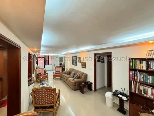 Pb Con Parrillera Privada / 3 Hab / Colinas De La Tahona / En Venta 24-20541 Cv