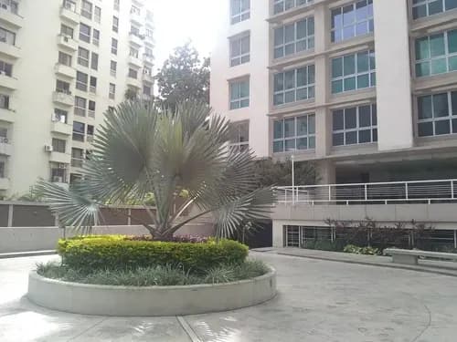 Apartamento En Venta Campo Alegre Excelente Oportunidad De Inversión Con Piscina Y Vista Al Campo De Golf #26-21155