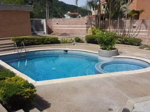 Yn(greili) En Venta Town House Urb. Trigal Norte Res. Monte Plata, Valencia Carabobo Cliente Directo El Cual Consta De -214mtr2 -06 Habitaciones Distribuidas De La Siguiente Manera: - 02 Habitac