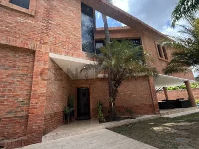 Casa en Venta Prados del este Con piscina, calle cerrada TC