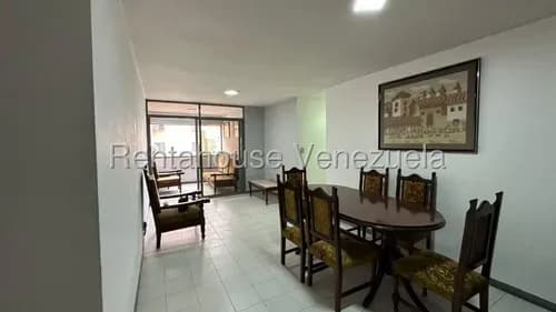 Alquiler De Cómodo Apartamento Ubicado En La Candelaria#26-22236