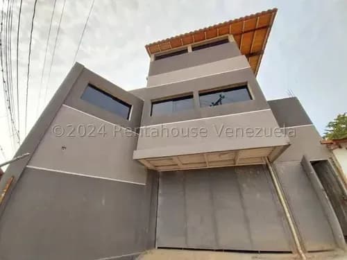 En Venta Negocio En Plena Avenida Intercomunal Cabudare, Cód. 25-5229, Ana Rodríguez, De Tres Niveles En Obra Gris,