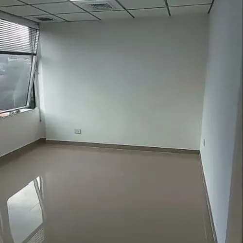 (#7001) Oficina En Las Mercedes De 90 M2, Piso 10