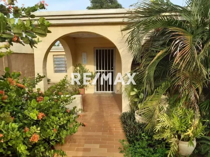 TERRENO EN VENTA CON DOS CASAS SECTOR PARAISO