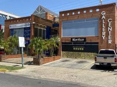 LOCAL COMERCIAL EN ALQUILER LECHERIA CC GALERY CENTER