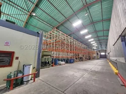 Daniela Linarez Vende Espectacular Complejo De 2 Galpones Con 5160m2 De Terreno, Cada Galpón Tiene Una Construcción De 1380m2, Amoblado, 5 Cavas De Conservación, Zona Industrial 3 Barquisimeto