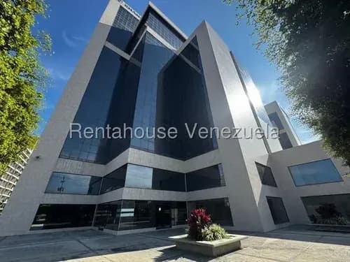 Daniela Linarez Alquila Oficina De 53,89m2 Con 2 Baños, Vista Espectacular, Pisos Y Baños Terminados, Planta Eléctrica, Ubicada En El Este De Barquisimeto