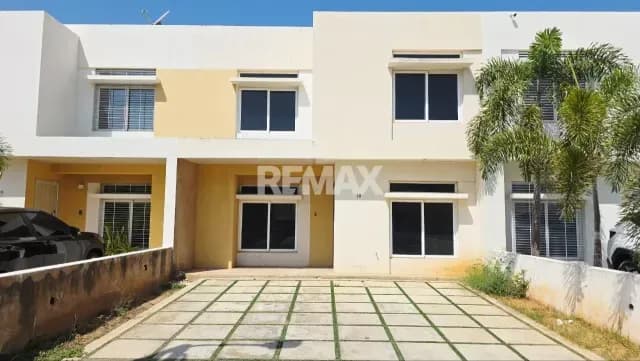 TOWNHOUSE SEMI-GRIS PARA REMODELAR - ZONA NORTE - VILLA PUNTA DE PIEDRA