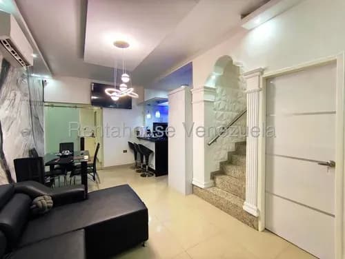 Townhouse De Lujo En Venta Con 4 Hab / 4 Baños En Ubicación Estratégica En Cabudare //# Mónica Carrasquel / 26-18571 - Con Ubicación Estratégica De La Av. La Mata Y Cabudare Centro.