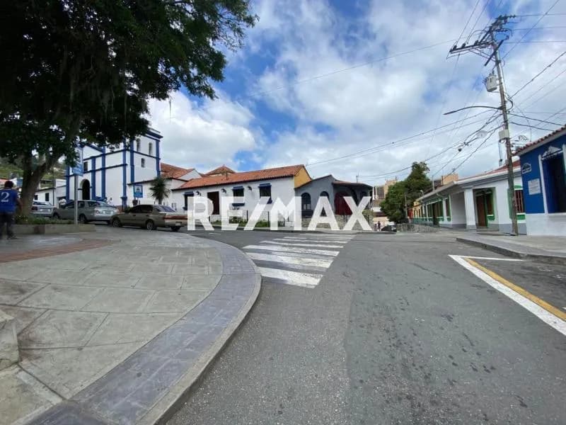 Amplía tus horizontes comerciales en El Hatillo: una propiedad con ubicación estratégica y alto valor para tu negocio.