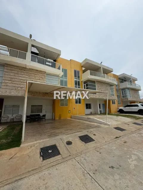 Townhouse en Venta Resid. Punta Norte Sector Isla Dorada