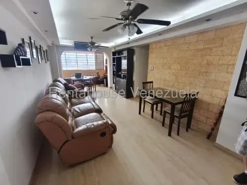 Estupendo Apartamento Amoblado En Alquiler En La Urb. Macaracuay #26-19194